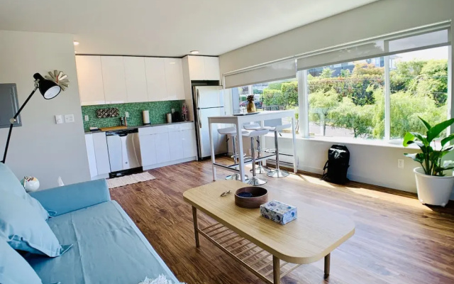photo 4 of Corner Unit with Panoramic Views