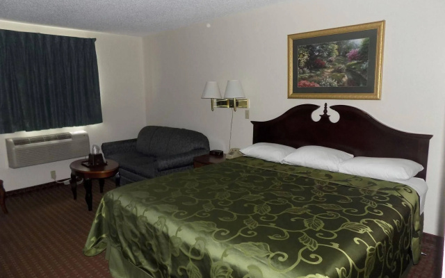 photo 3 of Corning Inn