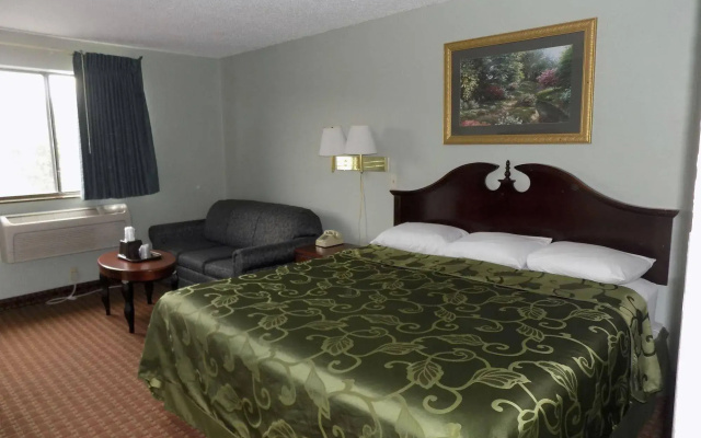 photo 4 of Corning Inn