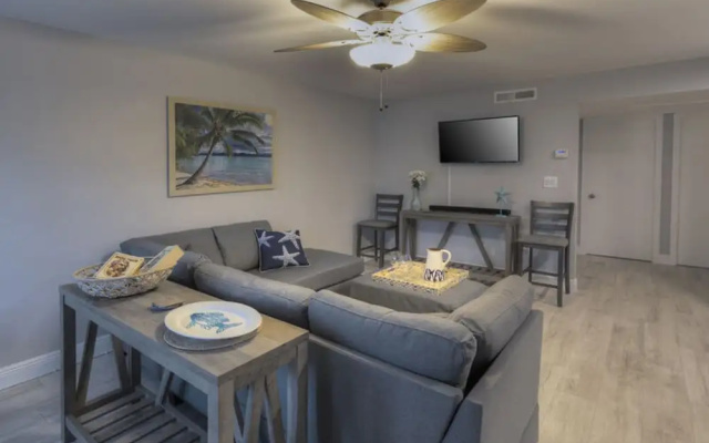 photo 5 of Coronado Arms B7 by Ocean Properties