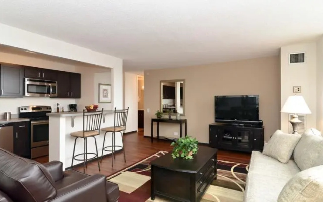 photo 3 of Corporate Suites Network - 555 W. Madison
