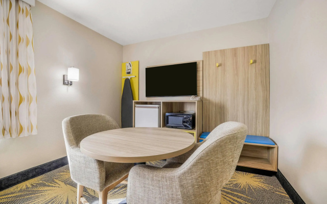 photo 3 of Days Inn by Wyndham Cortez