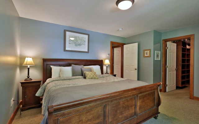 photo 3 of Cortina Mountain Chalet - Outdoor Hot Tub - Close To Pico And Killington Mountains 3 Bedroom Home