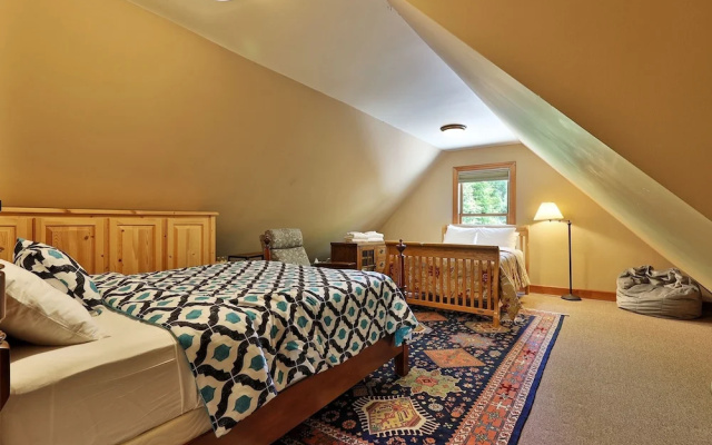 photo 4 of Cortina Mountain Chalet - Outdoor Hot Tub - Close To Pico And Killington Mountains 3 Bedroom Home