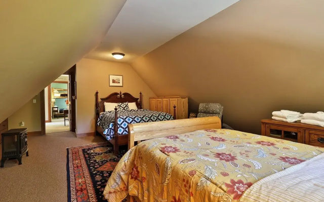photo 5 of Cortina Mountain Chalet - Outdoor Hot Tub - Close To Pico And Killington Mountains 3 Bedroom Home