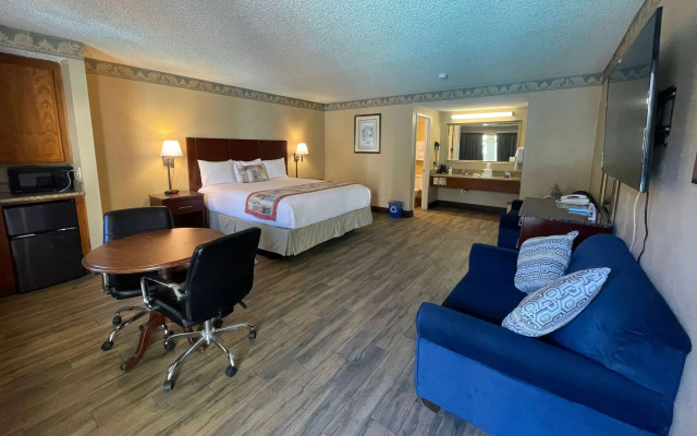 photo 3 of Travelodge by Wyndham Costa Mesa Newport Beach Hacienda