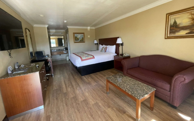 photo 4 of Travelodge by Wyndham Costa Mesa Newport Beach Hacienda