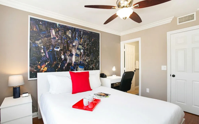 photo 2 of Costa Mesa/Newport - Fast WiFI - Work Stations - Free Parking - Self Check In! (CM-1)