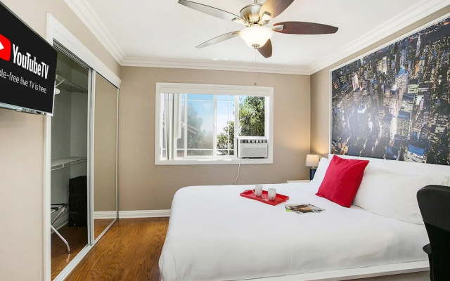 photo 4 of Costa Mesa/Newport - Fast WiFI - Work Stations - Free Parking - Self Check In! (CM-1)