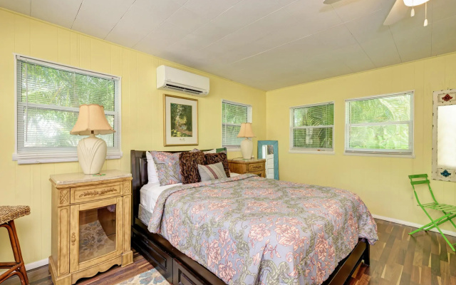 photo 2 of Cottage Haven-one Minute Walk To The Beach-private Yards-keyless Locks