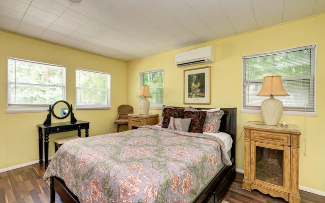 photo 4 of Cottage Haven-one Minute Walk To The Beach-private Yards-keyless Locks