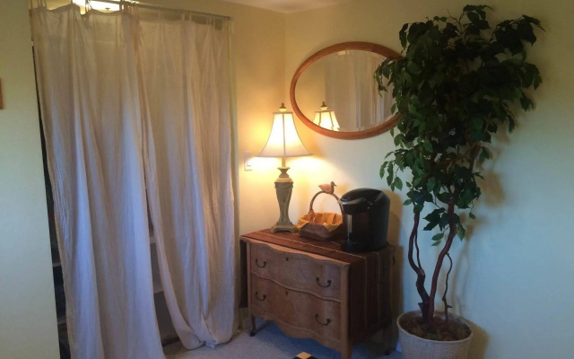 photo 2 of Cottage Lake Bed and Breakfast