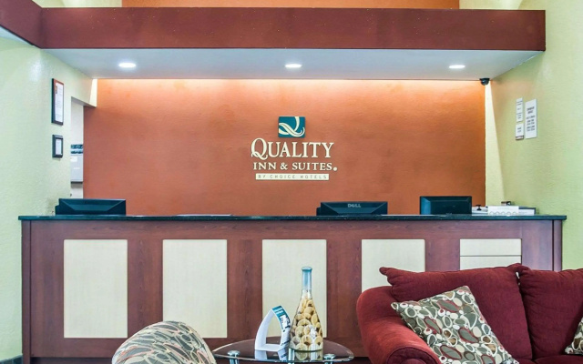 photo 2 of Quality Inn & Suites Kansas City I-435N Near Sports Complex
