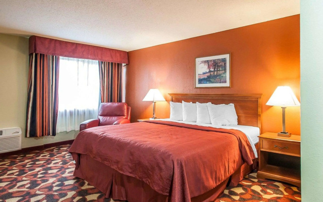 photo 3 of Quality Inn & Suites Kansas City I-435N Near Sports Complex
