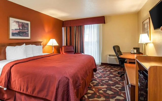 photo 4 of Quality Inn & Suites Kansas City I-435N Near Sports Complex