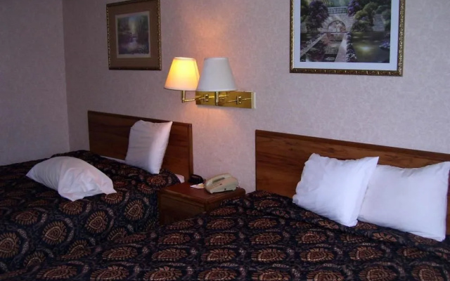 photo 3 of Colonial Inn