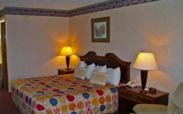 photo 4 of Colonial Inn