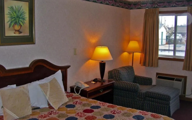 photo 5 of Colonial Inn
