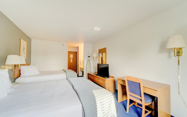 photo 4 of Capital O Amerihost Inn and Suites Fulton Hwy 54 MO