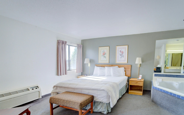 photo 5 of Capital O Amerihost Inn and Suites Fulton Hwy 54 MO