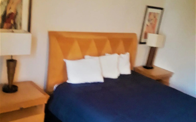 photo 3 of Madison Inn and Suites