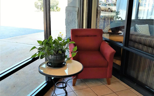 photo 4 of Madison Inn and Suites