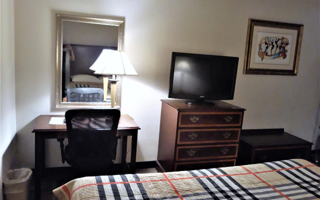 photo 4 of Country Hearth Inn Madison