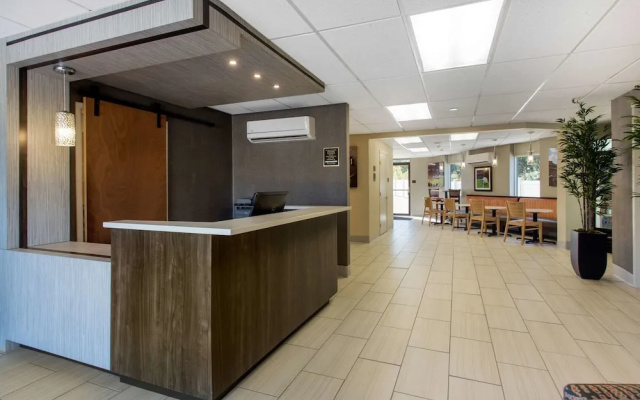 photo 2 of Country Hearth Inn & Suites - Columbia