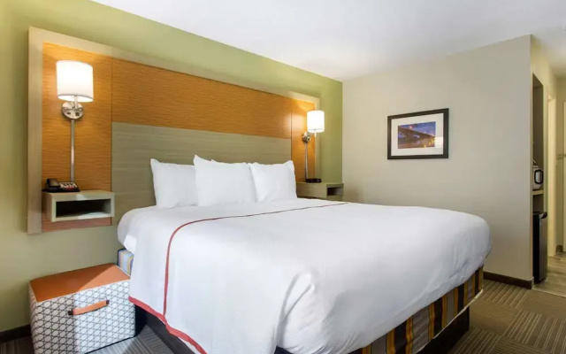 photo 5 of Country Hearth Inn & Suites - Columbia
