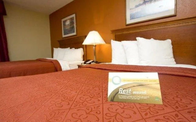 photo 4 of Country Hearth Inn & Suites Kansas City