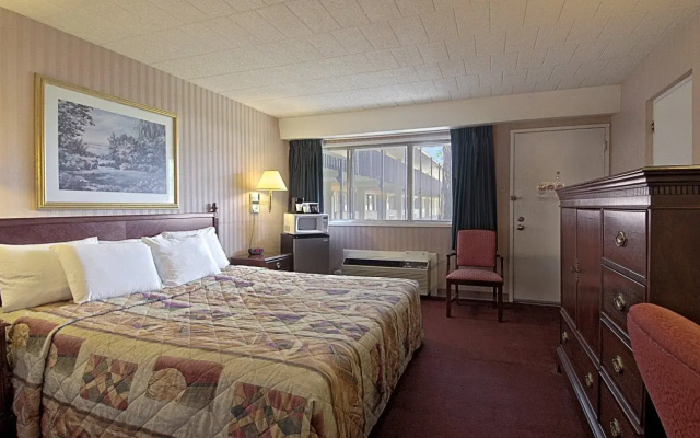 photo 2 of Country Hearth Inn & Suites Lancaster