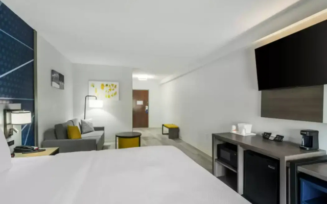 photo 3 of Comfort Inn & Suites Lexington