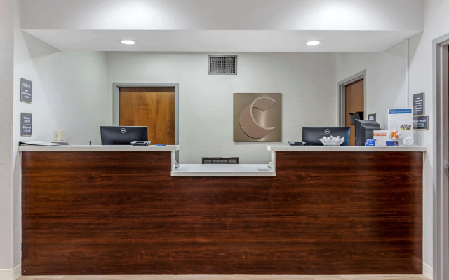 photo 2 of Comfort Inn & Suites