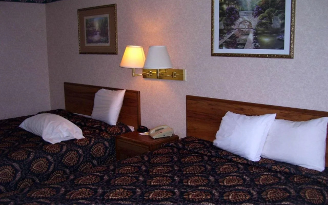 photo 5 of Colonial Inn