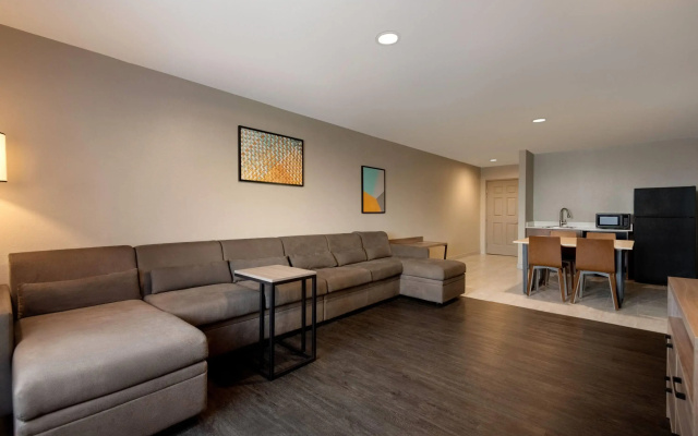 photo 2 of La Quinta Inn & Suites by Wyndham Montgomery