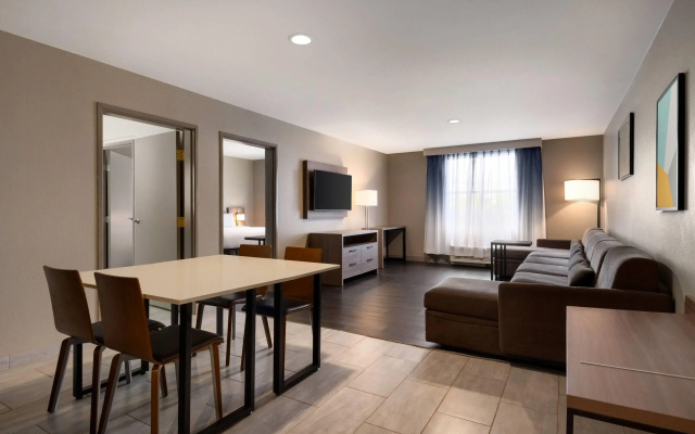 photo 3 of La Quinta Inn & Suites by Wyndham Montgomery