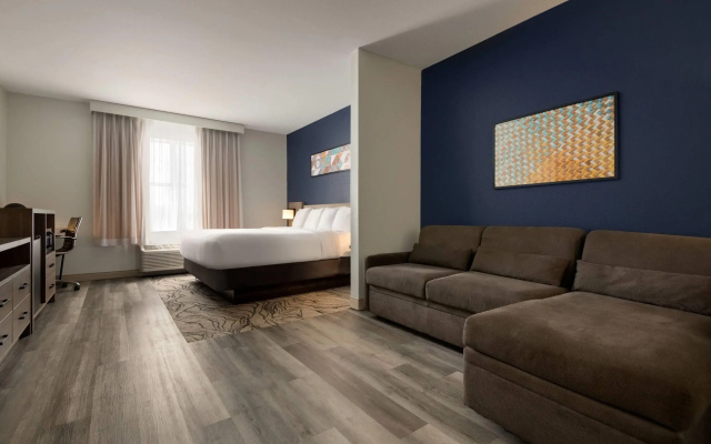 photo 5 of La Quinta Inn & Suites by Wyndham Montgomery