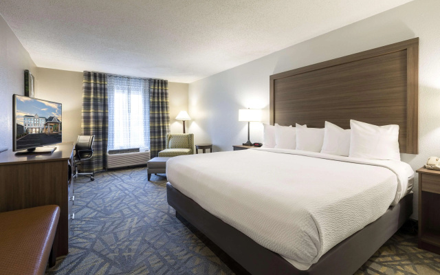 photo 3 of La Quinta Inn & Suites by Wyndham Downtown Asheville