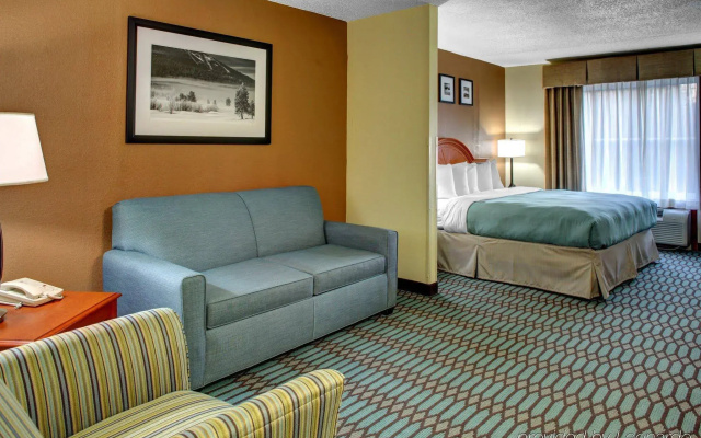 photo 4 of La Quinta Inn & Suites by Wyndham Downtown Asheville