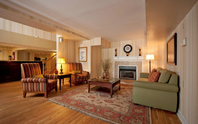photo 2 of Country Inn & Suites by Radisson, Atlanta Airport South, GA