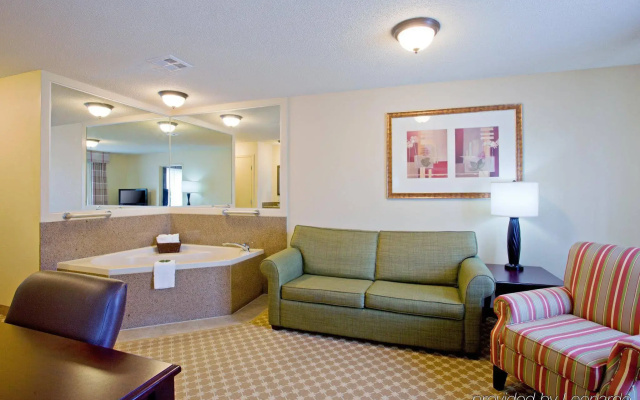 photo 4 of Country Inn & Suites by Radisson, Asheville - Outlet Mall