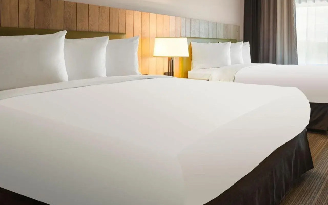 photo 5 of Country Inn & Suites by Radisson, Asheville - Outlet Mall