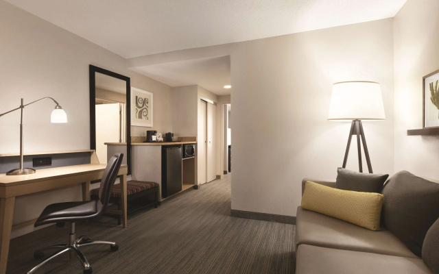 photo 3 of Country Inn & Suites by Radisson, Washington, D.C. East - Capitol Heights, MD