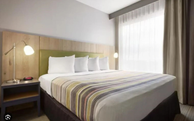 photo 3 of Country Inn & Suites by Radisson, Clarksville, TN