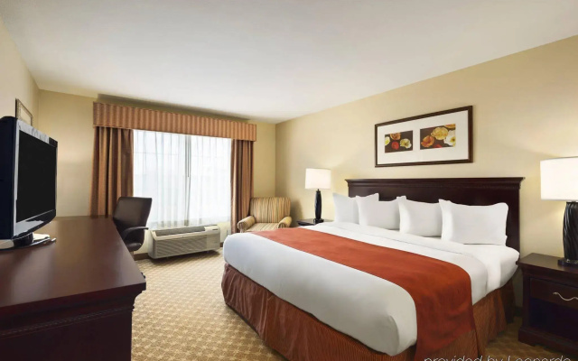 photo 4 of Country Inn & Suites by Radisson, Clinton, IA