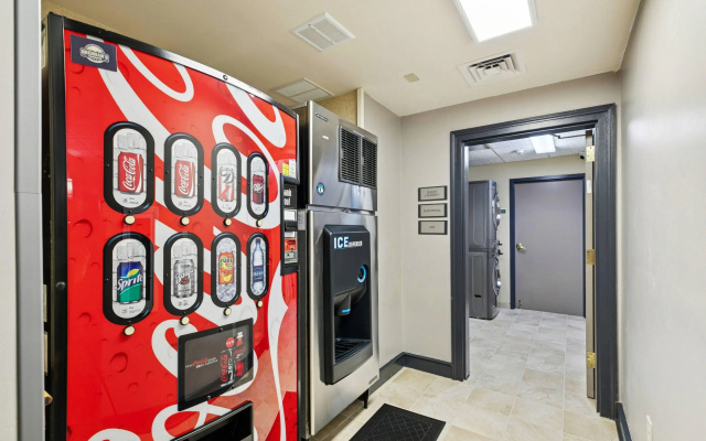 photo 2 of Country Inn & Suites by Radisson, Covington, LA