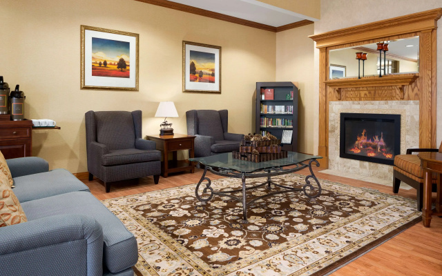 photo 3 of Comfort Inn & Suites Cuyahoga Falls - Akron
