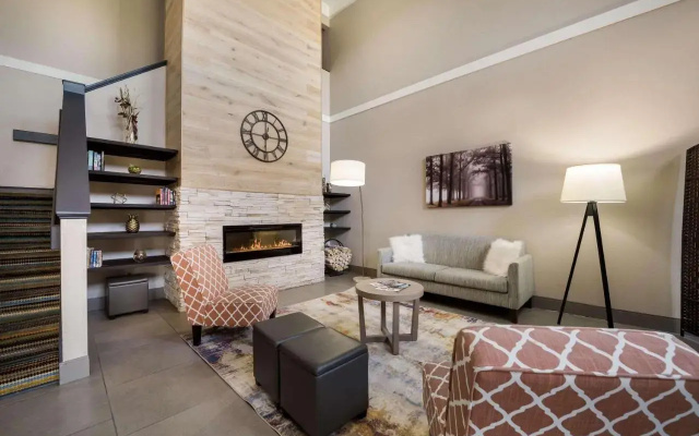 photo 2 of Country Inn & Suites by Radisson, Freeport, IL