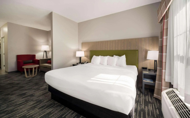 photo 4 of Country Inn & Suites by Radisson, Freeport, IL