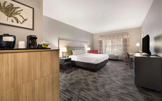 photo 5 of Country Inn & Suites by Radisson, Freeport, IL